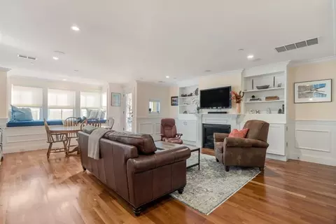 49 L St #1, Boston, MA 02127