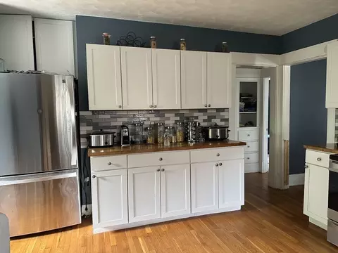 73-75 Leyfred Ter, Springfield, MA 01108 photo 2