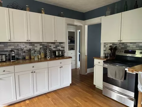 73-75 Leyfred Ter, Springfield, MA 01108 photo 3