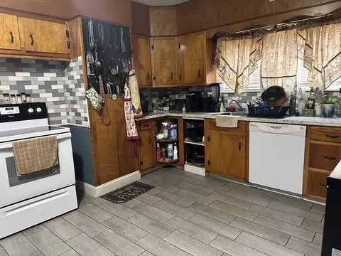 73-75 Leyfred Ter, Springfield, MA 01108 photo 15
