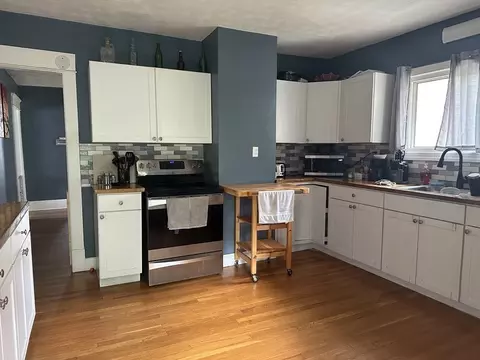73-75 Leyfred Ter, Springfield, MA 01108 photo 5