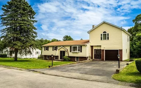 9 Rosalyn St, Westport, MA 02790