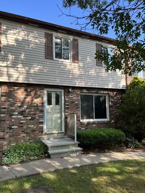 604 Village Dr #604, Bourne, MA 02532