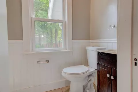 17 Belvidere St, Springfield, MA 01108 photo 4