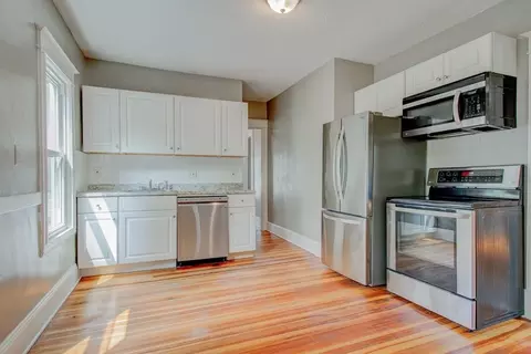 17 Belvidere St, Springfield, MA 01108 photo 2