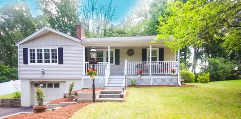 895 Lincoln St, Franklin, MA 02038