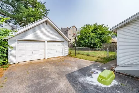 30 Burton St, Springfield, MA 01108 photo 29
