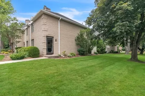 11 Mansion Woods Dr #H, Agawam, MA 01001