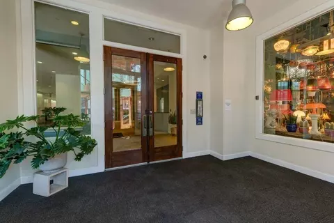 51 Lafayette #302, Salem, MA 01970