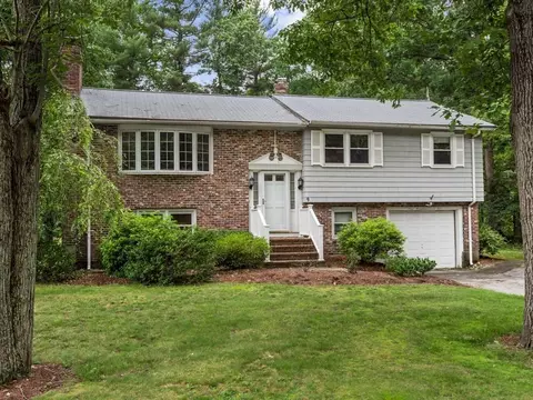 9 Meadowbrook Rd, Chelmsford, MA 01863