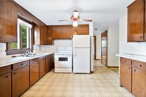 588 Granby Rd, Chicopee, MA 01013 photo 11