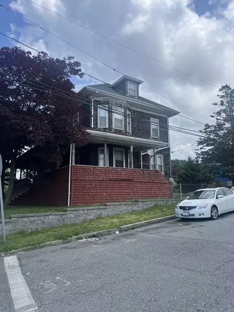 1352 Bay St, Fall River, MA 02724