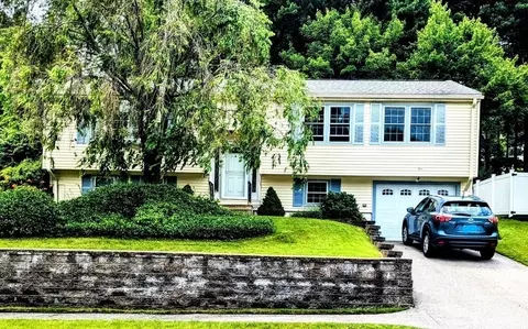 5 Otter Trl, Worcester, MA 01605