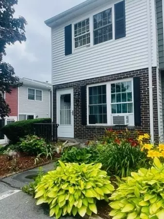 78 Roper St #A, Lowell, MA 01852