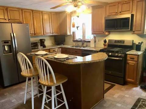 105 Helberg Rd, Springfield, MA 01128 photo 6