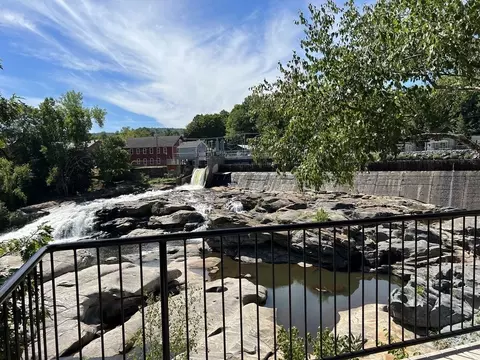 10 Deerfield Ave #1, Shelburne, MA 01370