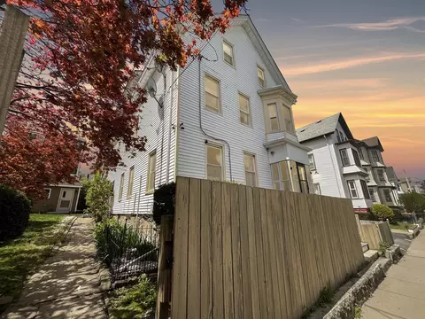 17 Reynolds St, New Bedford, MA 02740