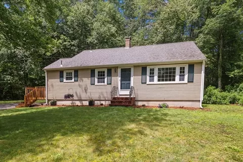 17 Lydon Ln, Kingston, MA 02364