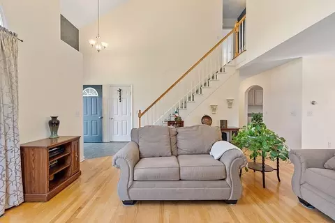17 Etre Dr, Worcester, MA 01604 photo 8