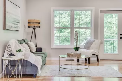 13 Mark Dr, Agawam, MA 01001