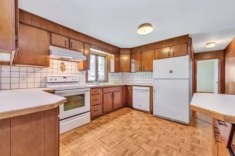 4 Edgehill Cir, Danvers, MA 01923 photo 8