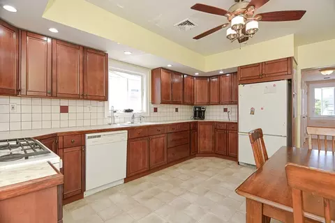 19 Waters Ave, Everett, MA 02149 photo 10