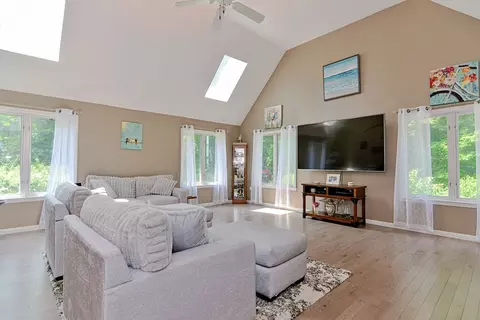 28 Corbin Rd, Dudley, MA 01571 photo 8