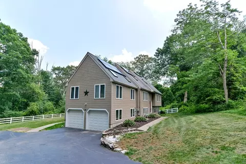 28 Corbin Rd, Dudley, MA 01571