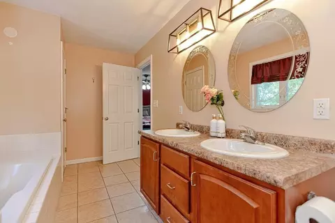 28 Corbin Rd, Dudley, MA 01571 photo 23