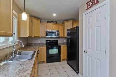 399 Kent Rd, Springfield, MA 01129 photo 12
