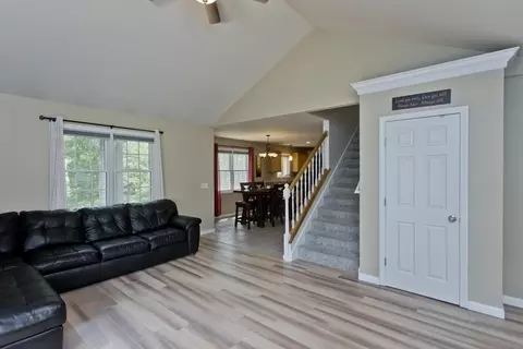 399 Kent Rd, Springfield, MA 01129 photo 4