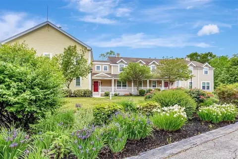 82 Virginia Rd #106, Lincoln, MA 01773