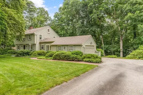 22 Canterbury Hill Rd, Topsfield, MA 01983
