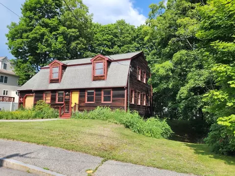 9 Pierce St, Reading, MA 01867 photo 2