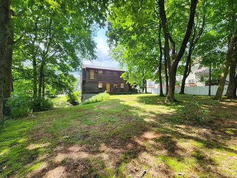 9 Pierce St, Reading, MA 01867 photo 4