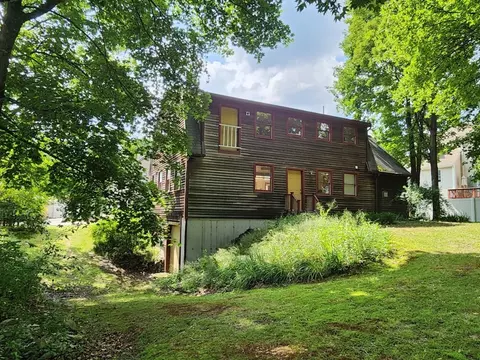 9 Pierce St, Reading, MA 01867 photo 3
