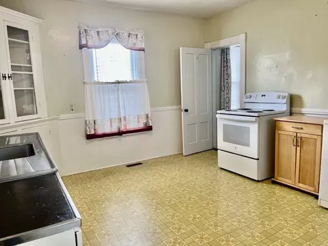29 Abbott St, Worcester, MA 01602 photo 13