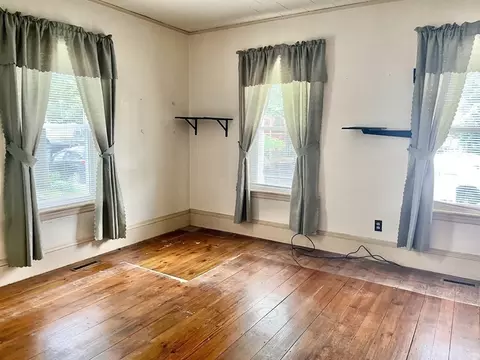 29 Abbott St, Worcester, MA 01602 photo 9