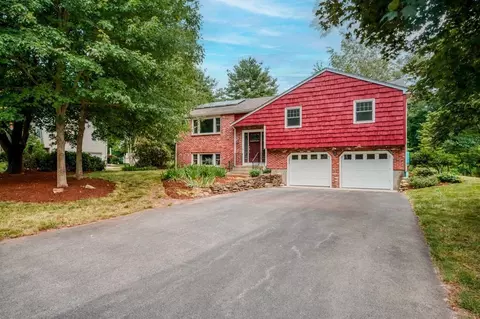 465 Dailey Dr, Franklin, MA 02038