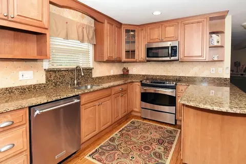 11 Cricket Dr, Sturbridge, MA 01566 photo 3