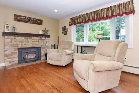 11 Cricket Dr, Sturbridge, MA 01566 photo 9