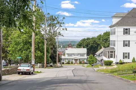 43 Park St, Clinton, MA 01510