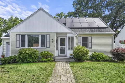 81 Vezina St, Leominster, MA 01453
