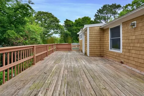 7 Metacom Rd, Mashpee, MA 02649 photo 8