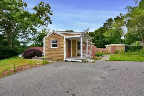 7 Metacom Rd, Mashpee, MA 02649 photo 2