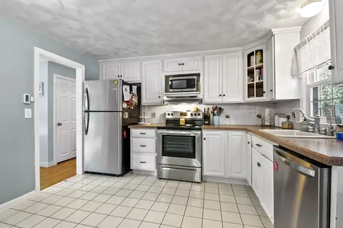 14 Jaybee Ave, Dudley, MA 01571 photo 8