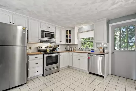 14 Jaybee Ave, Dudley, MA 01571 photo 9