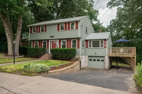 42 Old Carriage Ln, Braintree, MA 02184