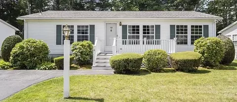 18 Trailwood Dr, Bridgewater, MA 02324