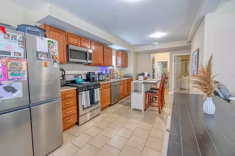 170 Rockland St, Fall River, MA 02724 photo 8